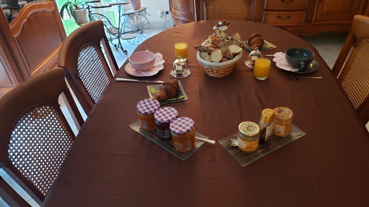 Le Calme Bed & Breakfast Plesse Bagian luar foto