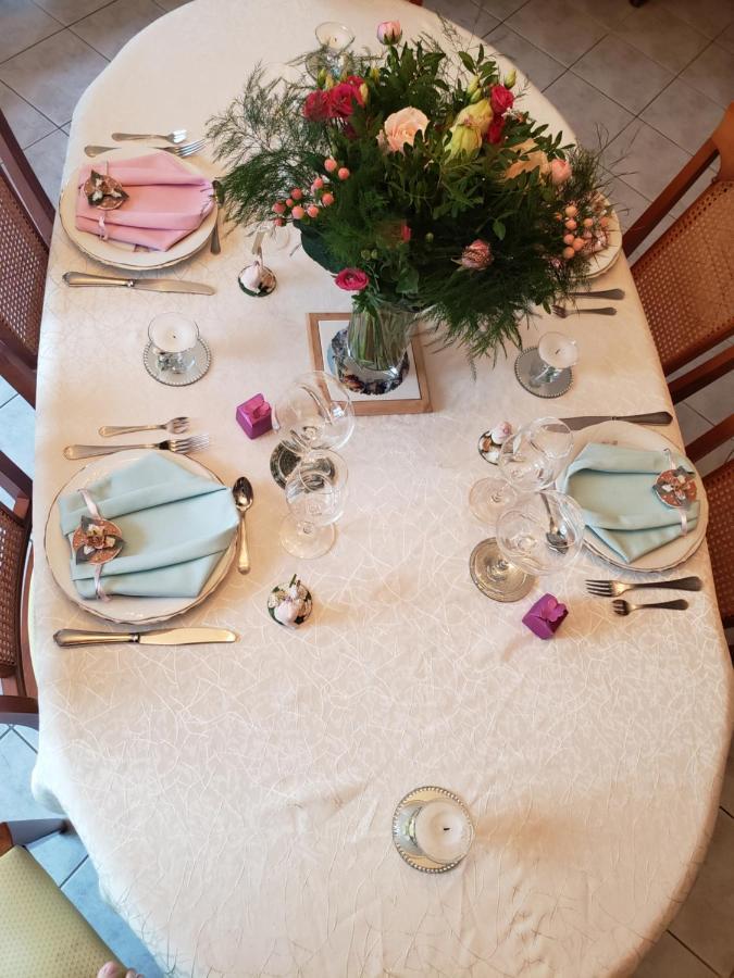 Le Calme Bed & Breakfast Plesse Bagian luar foto