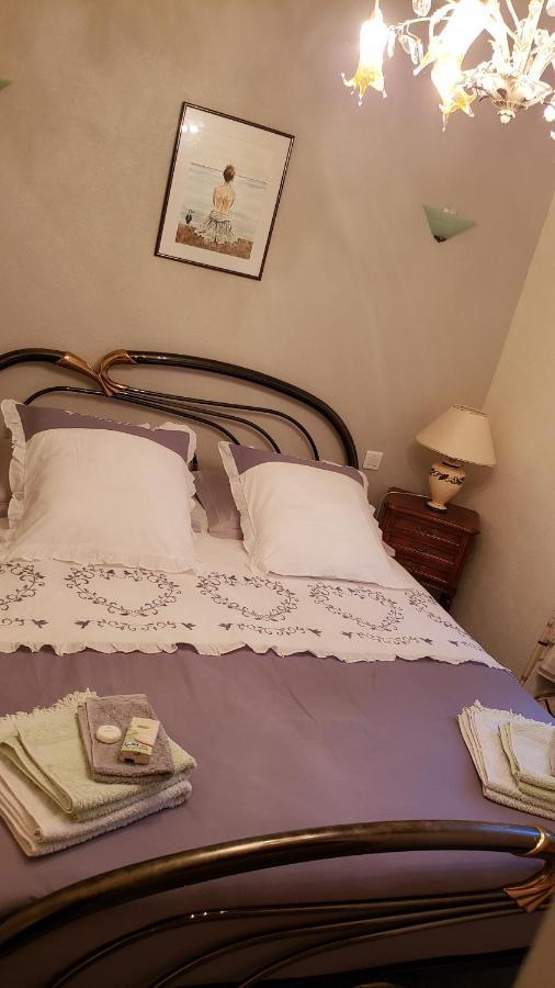 Le Calme Bed & Breakfast Plesse Bagian luar foto