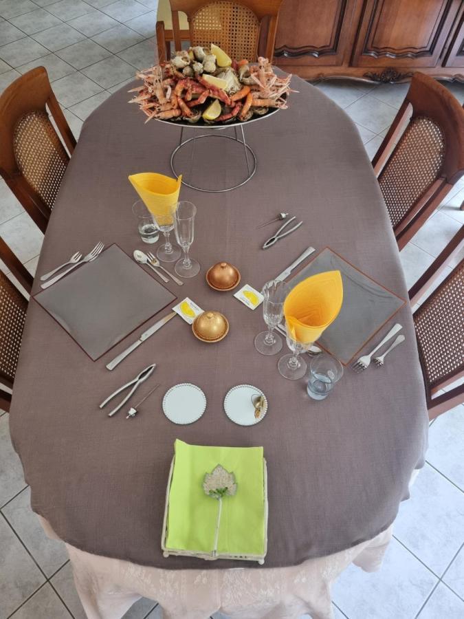 Le Calme Bed & Breakfast Plesse Bagian luar foto